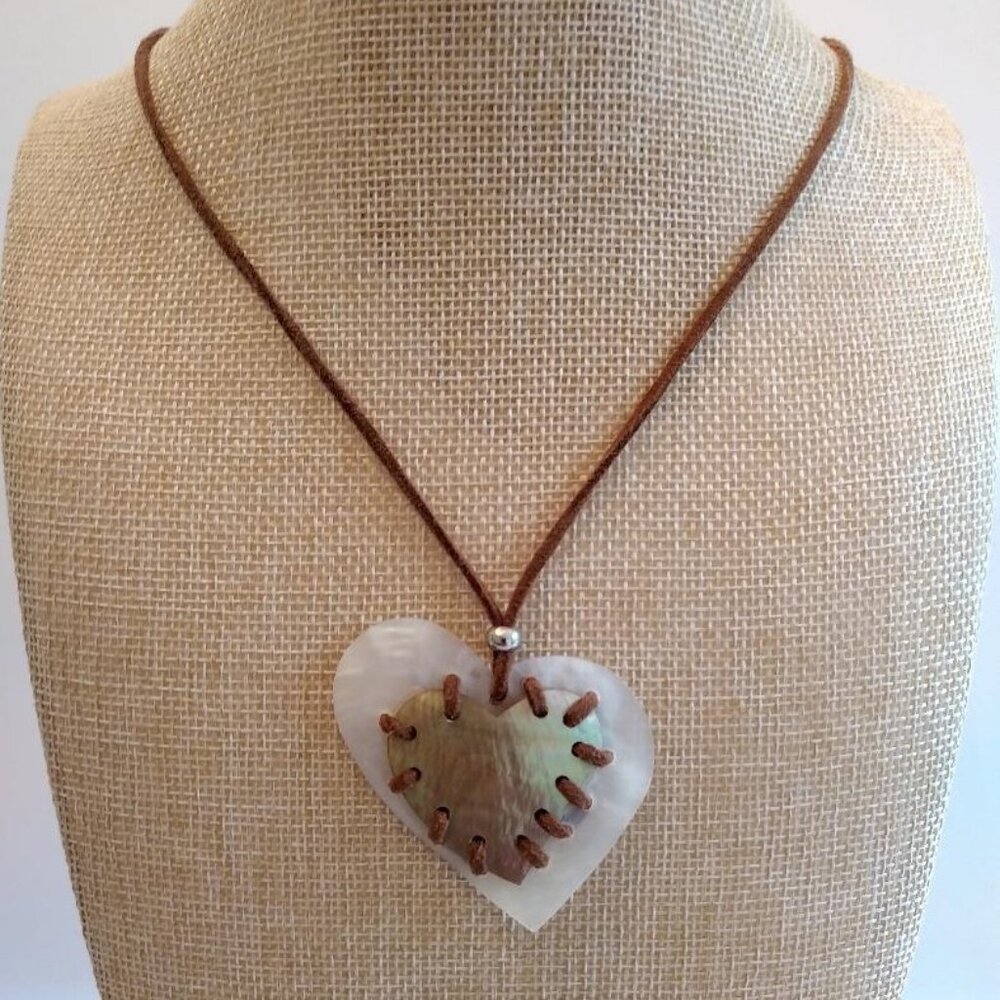 Shell Heart Necklace - Picture 5 of 6